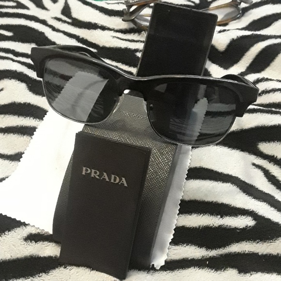 Prada shades - Picture 1 of 3